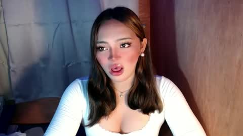 Snapshot of mira_luna222 chatting on September 2025 10:20:01 PM Mira Bella online show from September 2025 10:20:01 PM