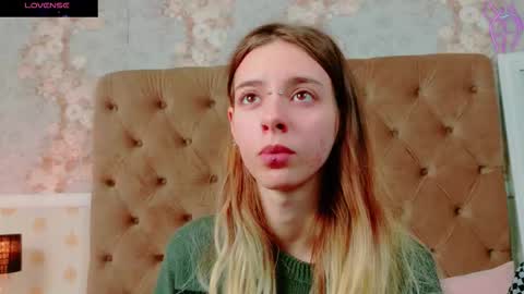 mira_lynxx online show from October 2025 05:10:01 AM