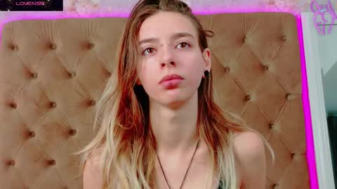 mira_lynxx online show from November 2025 05:17:01 AM