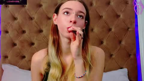 mira_lynxx online show from December 2025 05:16:01 AM