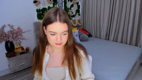 Snapshot of miraclecurly chatting on January 2025 04:06:01 PM Emma online show from January 2025 04:06:01 PM