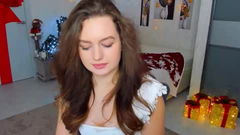 Snapshot of miraclecurly chatting on January 2025 07:29:01 AM Emma online show from January 2025 07:29:01 AM