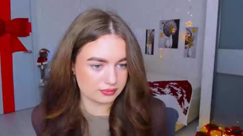 Snapshot of miraclecurly chatting on January 2025 01:33:01 AM Emma online show from January 2025 01:33:01 AM