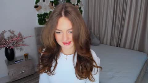 Snapshot of miraclecurly chatting on February 2025 01:22:01 PM Emma online show from February 2025 01:22:01 PM