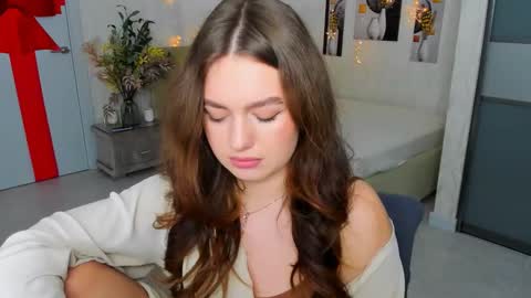 Snapshot of miraclecurly chatting on February 2025 07:27:02 PM Emma online show from February 2025 07:27:02 PM