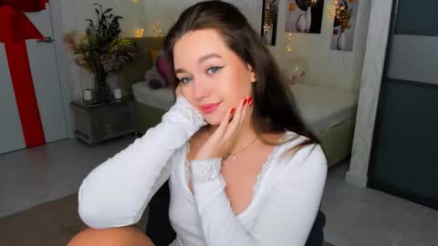 Snapshot of miraclecurly chatting on February 2025 07:21:01 PM Emma online show from February 2025 07:21:01 PM