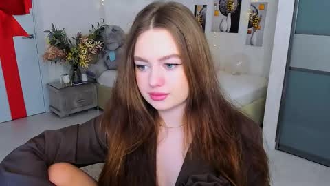 Snapshot of miraclecurly chatting on February 2025 10:10:01 AM Emma online show from February 2025 10:10:01 AM