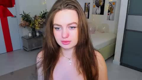 Snapshot of miraclecurly chatting on February 2025 01:16:01 PM Emma online show from February 2025 01:16:01 PM