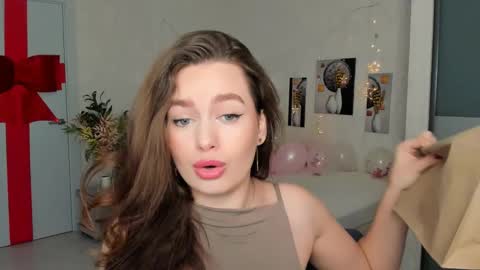 Snapshot of miraclecurly chatting on February 2025 04:11:02 PM Emma online show from February 2025 04:11:02 PM