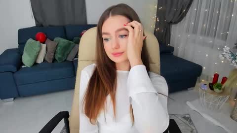 Snapshot of miraclecurly chatting on February 2025 07:30:02 PM Emma online show from February 2025 07:30:02 PM