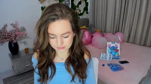 Snapshot of miraclecurly chatting on February 2025 01:21:02 PM Emma online show from February 2025 01:21:02 PM