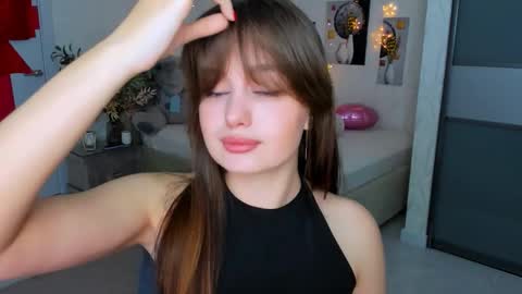 Snapshot of miraclecurly chatting on March 2025 10:27:02 PM Emma online show from March 2025 10:27:02 PM