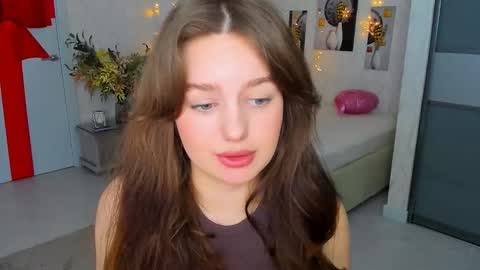 Snapshot of miraclecurly chatting on March 2025 10:47:01 PM Emma online show from March 2025 10:47:01 PM