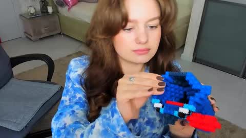 Snapshot of miraclecurly chatting on March 2025 10:45:02 PM Emma online show from March 2025 10:45:02 PM