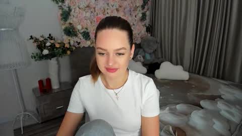 Snapshot of miraclecurly chatting on October 2025 07:14:01 PM Emma online show from October 2025 07:14:01 PM