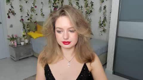 Snapshot of miraclecurly chatting on October 2025 10:01:01 AM Emma online show from October 2025 10:01:01 AM