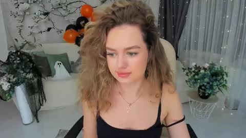 Snapshot of miraclecurly chatting on October 2025 07:27:02 PM Emma online show from October 2025 07:27:02 PM