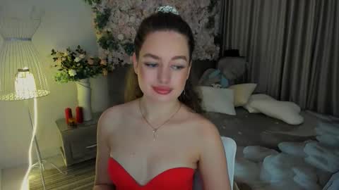 Snapshot of miraclecurly chatting on November 2025 06:51:01 PM Emma online show from November 2025 06:51:01 PM