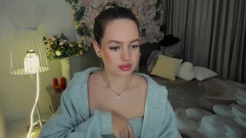 Snapshot of miraclecurly chatting on November 2025 07:34:02 PM Emma online show from November 2025 07:34:02 PM