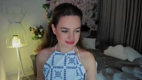 Snapshot of miraclecurly chatting on November 2025 06:08:01 PM Emma online show from November 2025 06:08:01 PM