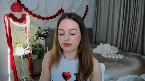 Snapshot of miraclecurly chatting on May 2026 07:44:02 PM Emma online show from May 2026 07:44:02 PM
