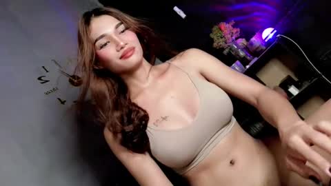 Snapshot of miraclegirl23 chatting on May 2026 03:47:02 AM Zoey online show from May 2026 03:47:02 AM