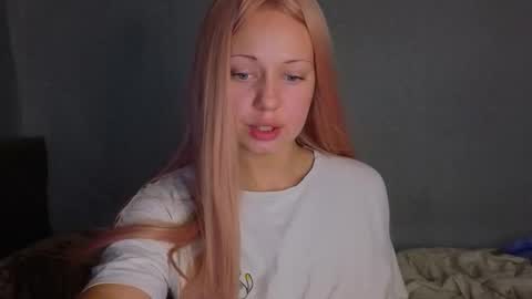 Snapshot of mirahardmanxx chatting on October 2025 01:37:02 AM Happy New Year  online show from October 2025 01:37:02 AM