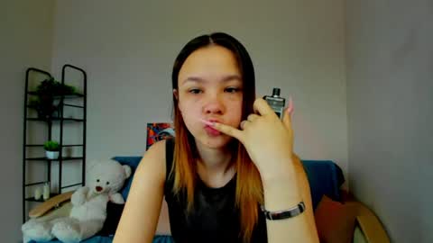 Snapshot of miranda_holms chatting on July 2026 04:51:02 AM miranda_holms online show from July 2026 04:51:02 AM