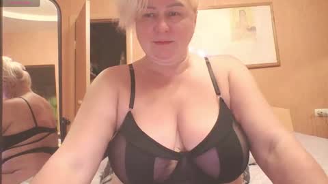 Snapshot of miranda_robinson chatting on June 2026 03:27:02 PM Miranda online show from June 2026 03:27:02 PM