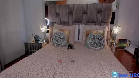 Miranda online show from November 2025 01:19:02 AM