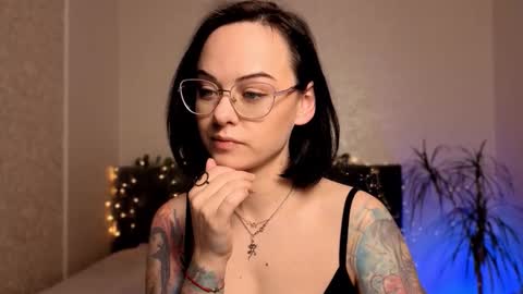 MiraSkyy online show from December 2025 04:27:01 PM