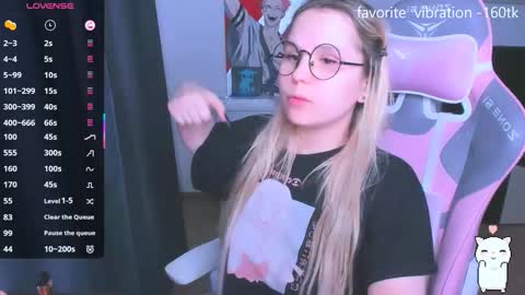 Kira online show from November 2025 01:26:02 AM