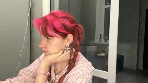 Molly online show from September 2025 05:56:02 PM