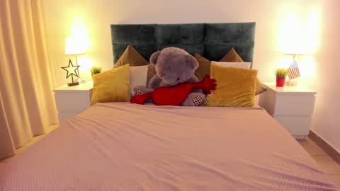 mishapallmer online show from October 2025 08:25:01 AM