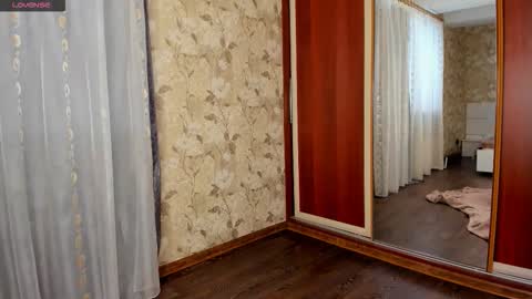 mishapallmer online show from November 2025 09:20:01 AM