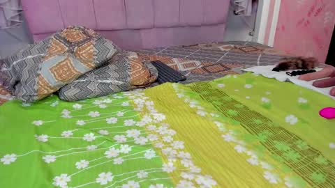 Mishell online show from November 2025 02:11:01 PM