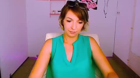 Snapshot of mishelle_blondie chatting on July 2026 11:24:01 AM Mishelle online show from July 2026 11:24:01 AM