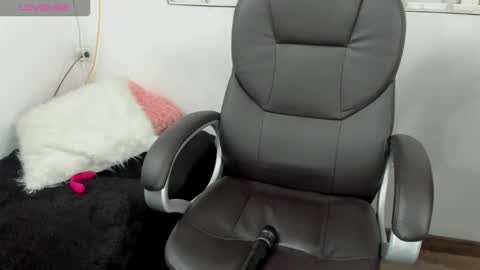 Snapshot of mishka__ chatting on February 2026 11:01:01 PM Mishka online show from February 2026 11:01:01 PM