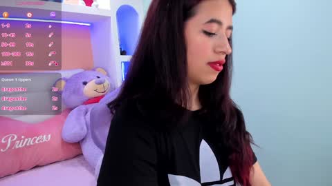 miss___zoe online show from February 2025 02:24:01 PM