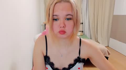 Snapshot of miss__selena chatting on December 2024 07:45:01 PM miss__selena online show from December 2024 07:45:01 PM