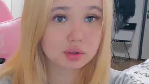 Snapshot of miss__selena chatting on February 2025 12:20:02 AM miss__selena online show from February 2025 12:20:02 AM