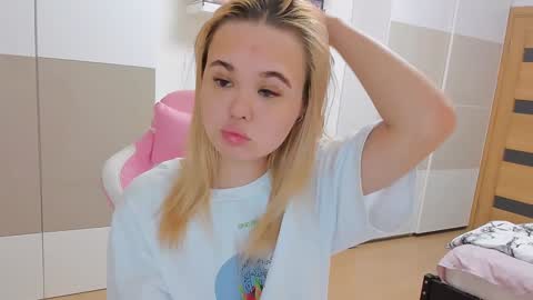 Snapshot of miss__selena chatting on February 2025 02:16:02 PM miss__selena online show from February 2025 02:16:02 PM