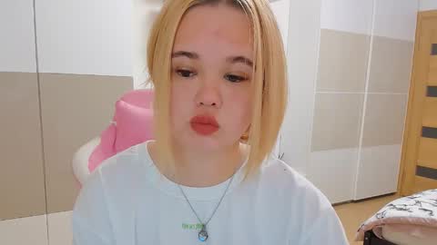 Snapshot of miss__selena chatting on February 2025 02:40:01 PM miss__selena online show from February 2025 02:40:01 PM