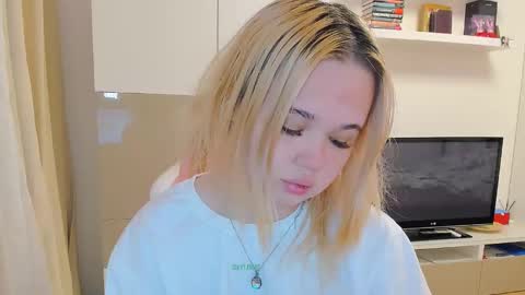 Snapshot of miss__selena chatting on February 2025 06:01:02 PM miss__selena online show from February 2025 06:01:02 PM