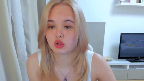 Snapshot of miss__selena chatting on February 2025 08:19:02 PM miss__selena online show from February 2025 08:19:02 PM