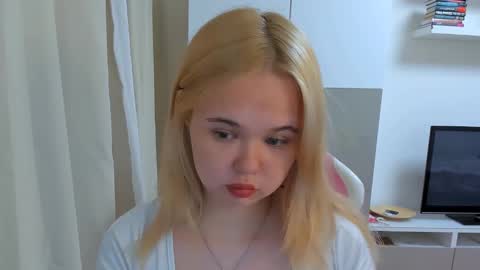 Snapshot of miss__selena chatting on March 2025 04:38:02 PM miss__selena online show from March 2025 04:38:02 PM