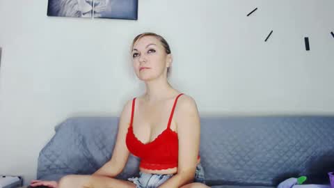 Snapshot of miss_blonde1 chatting on May 2026 07:13:01 AM miss_blonde1 online show from May 2026 07:13:01 AM
