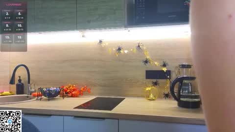 Sandy online show from October 2025 12:10:02 AM