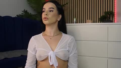 Denise online show from November 2025 09:03:01 PM