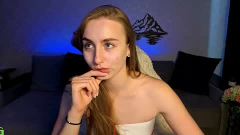 Snapshot of miss_emily19 chatting on June 2026 08:39:02 AM Emily online show from June 2026 08:39:02 AM